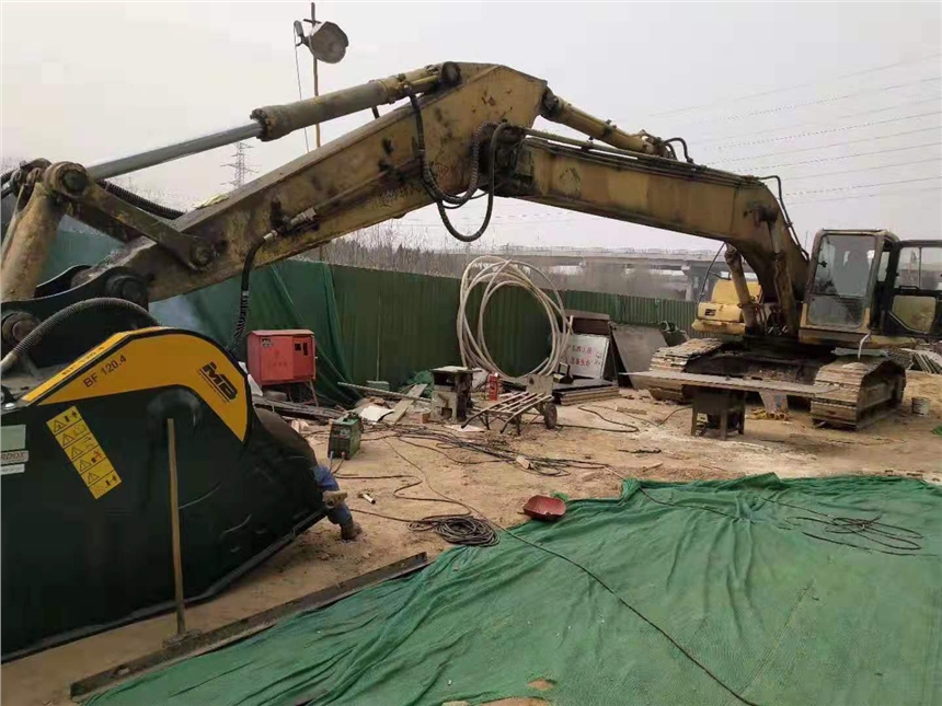 邯鄲挖機粉碎鏟斗水泥路面鋼筋混泥土粉碎機