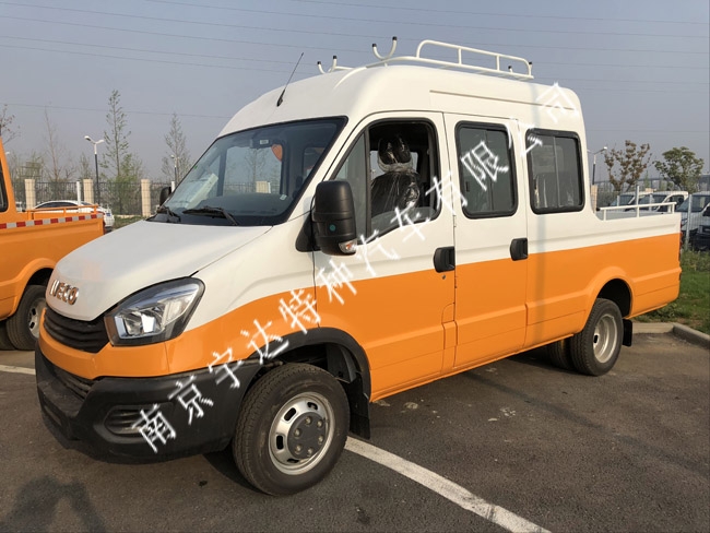 依維柯工程車6-9座  生產(chǎn)廠家 電力 排水 藍牌 應急 公路養(yǎng)護 排水 搶修 搶險