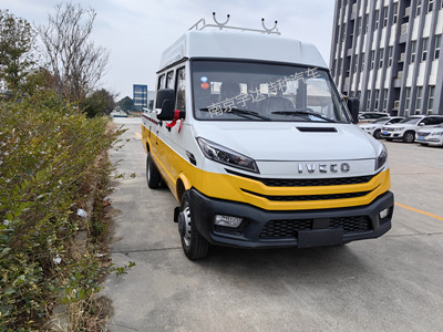 依維柯市政工程車 電力搶險(xiǎn)車   6-9座工程車 藍(lán)牌  NJ5046XGCZ5A