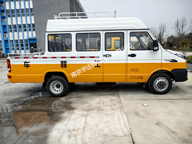 依維柯13座工程車   電力搶險(xiǎn)車 燃?xì)鈶?yīng)急搶修車  NJ5046XGCZA-1