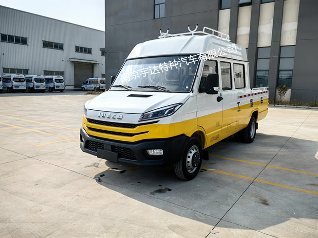 依維柯6-9座藍(lán)牌工程車 電力搶修工程車 NJ5046XGCZ5A-2