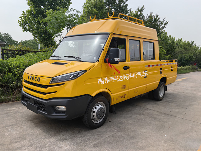 依維柯9座工程車    電力工程搶險(xiǎn)車  市政救險(xiǎn)車  NJ5046XGCZ5A-2