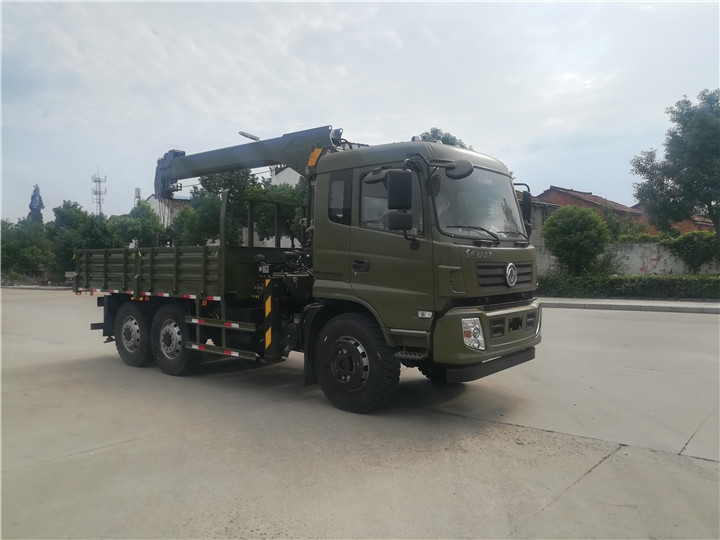 東風(fēng)六驅(qū)隨車吊、6x6越野隨車吊、全驅(qū)隨車吊