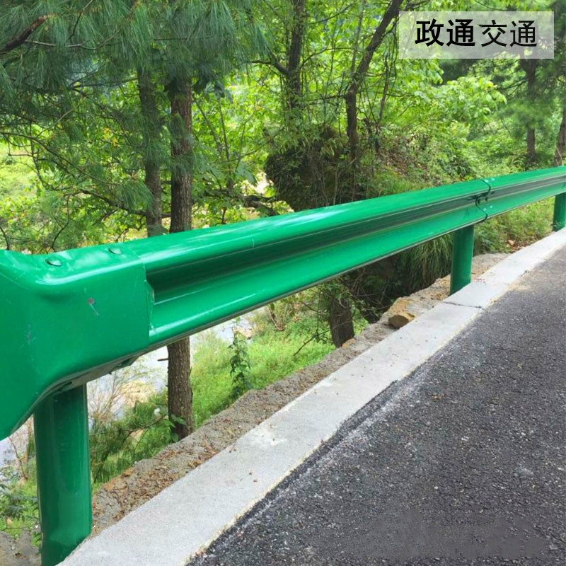 高速公路波形護欄雙三波型橋梁鋼護欄板鍍鋅噴塑鄉(xiāng)村道路防撞護欄