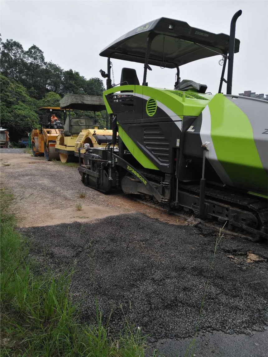 龍華壓路機攤鋪機出租