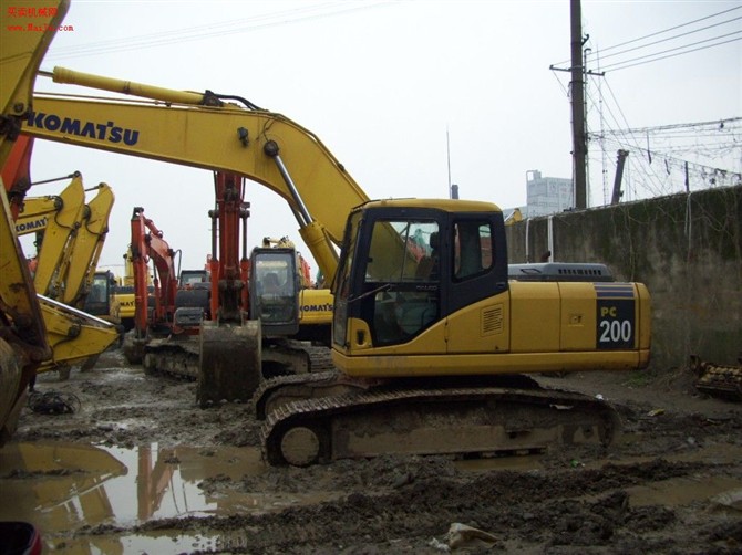 [廣州二手小松200挖掘機(jī)價格]//江西二手挖掘機(jī)市場