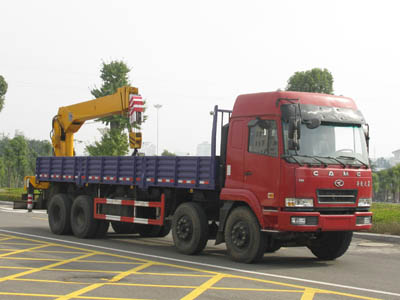 華菱前四后八隨車起重運(yùn)輸車(12T吊機(jī))