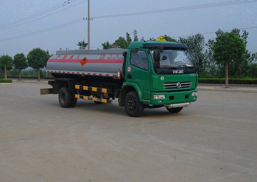 7.45立方米石油運(yùn)輸車 運(yùn)油車廠家報(bào)價(jià) 襄陽(yáng)油罐車廠家直銷