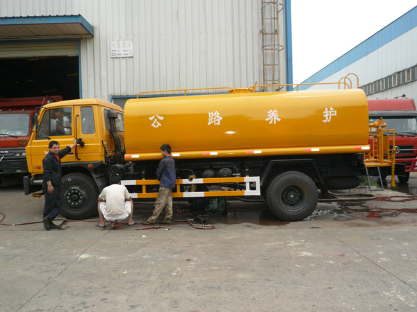 10-15噸灑水車哪里有，東風(fēng)153灑水車廠家直銷圖片價(jià)格