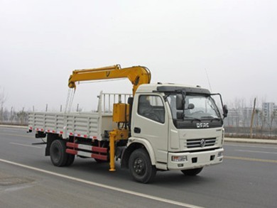 東風(fēng)多利卡隨車起重運輸車隨車吊