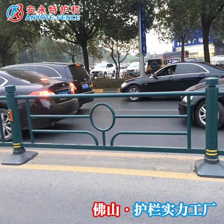 城市路中道路護(hù)欄烤漆路側(cè)隔離欄馬路鋅鋼市政圍欄來圖定制