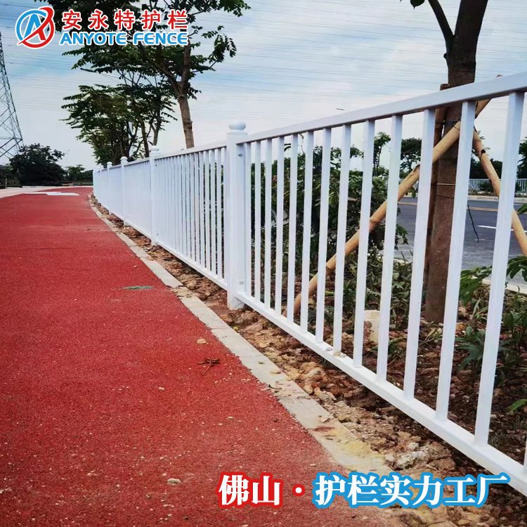 市政道路護(hù)欄定制廠家人行道隔離欄馬路中央分隔防護(hù)欄