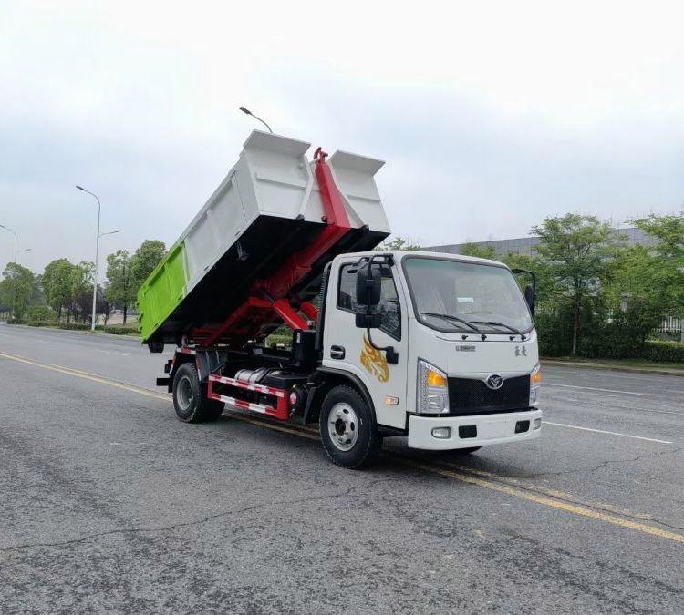 藍(lán)牌重汽豪沃建筑勾臂垃圾車可下地下室8噸自卸翻斗車廠家