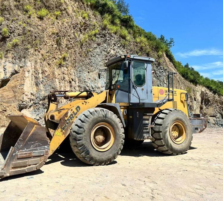 工地二手裝載機(jī)回收礦山廢舊鏟車(chē)常年收購(gòu)現(xiàn)金提貨