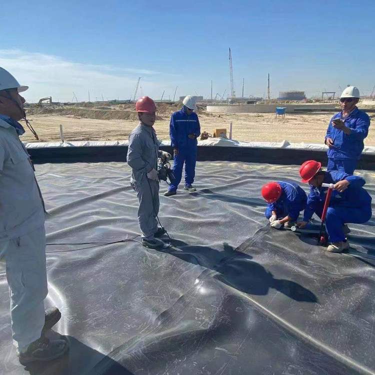 恒陽魚塘建設(shè)大型蓄水池飲用水池景觀人工湖水庫護坡防滑土工膜