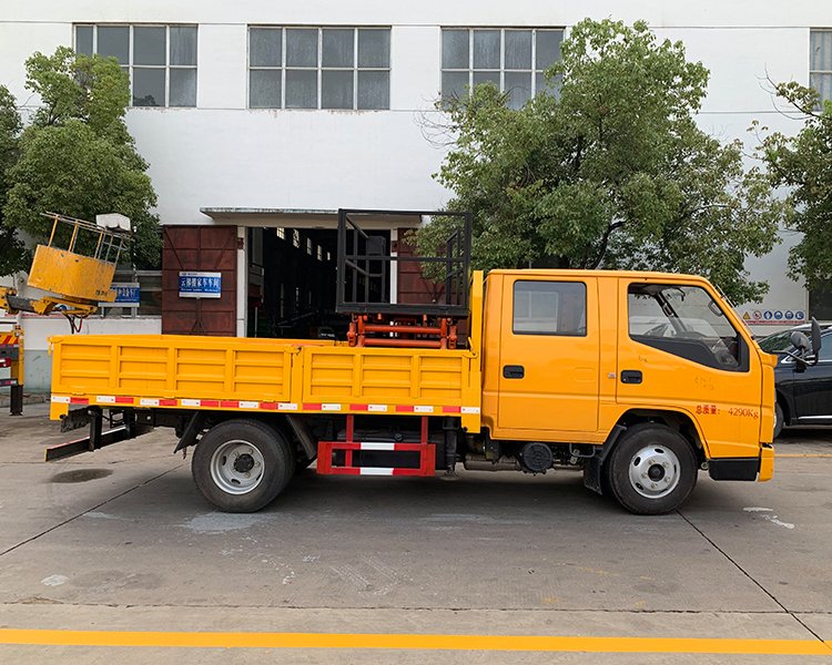 國六江鈴升降平臺高空車高空電力檢修路燈搶修高空作業(yè)車