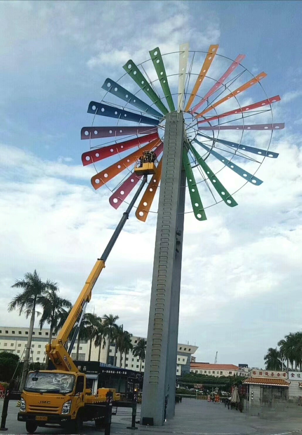 佛山附近幕墻施工高空作業(yè)車廠房維護(hù)吊籃車工業(yè)安裝舉高車出租