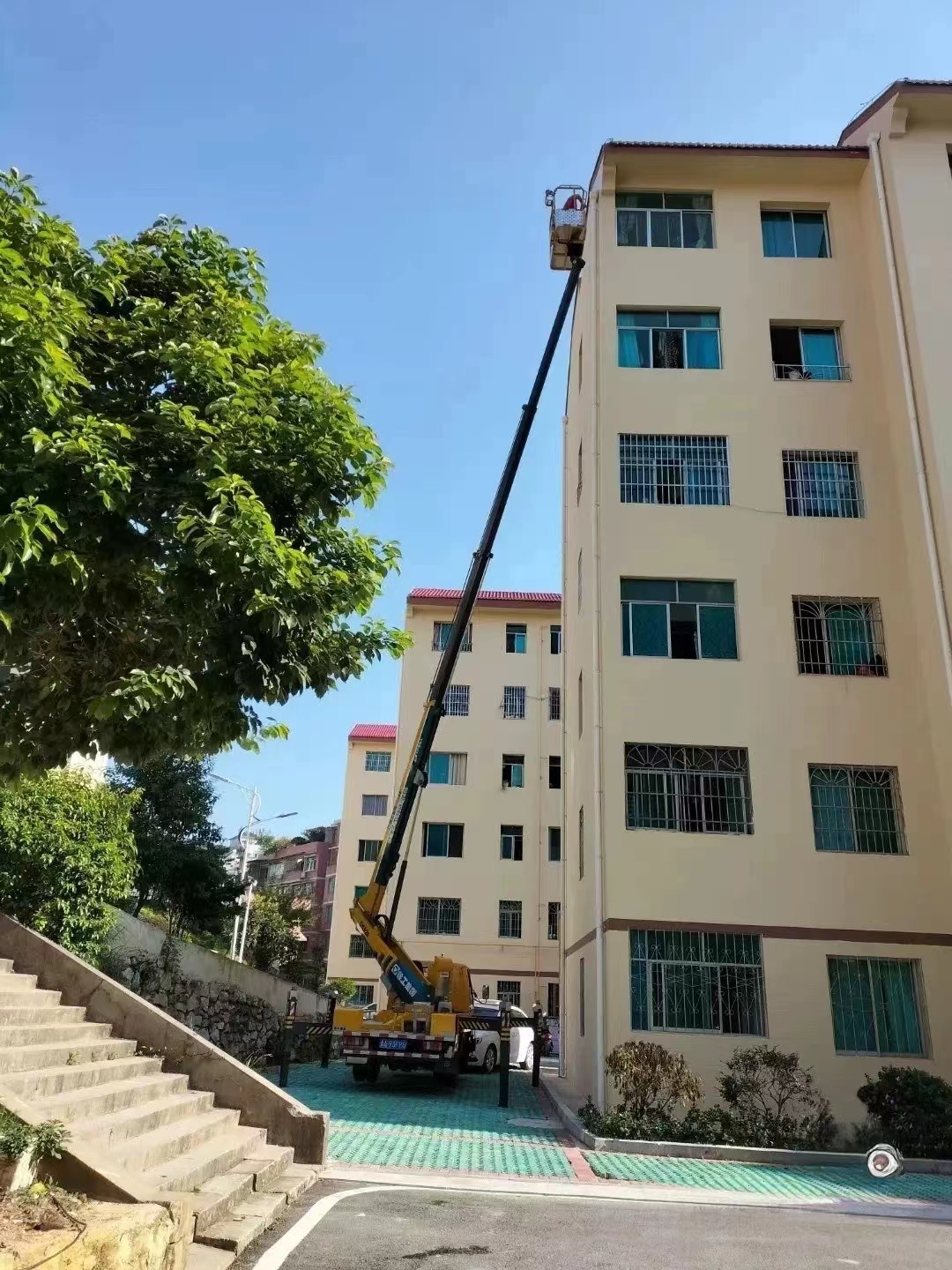 祥順租賃佛山出租高空車工程升降車大瀝安裝空調(diào)外機(jī)登高作業(yè)車