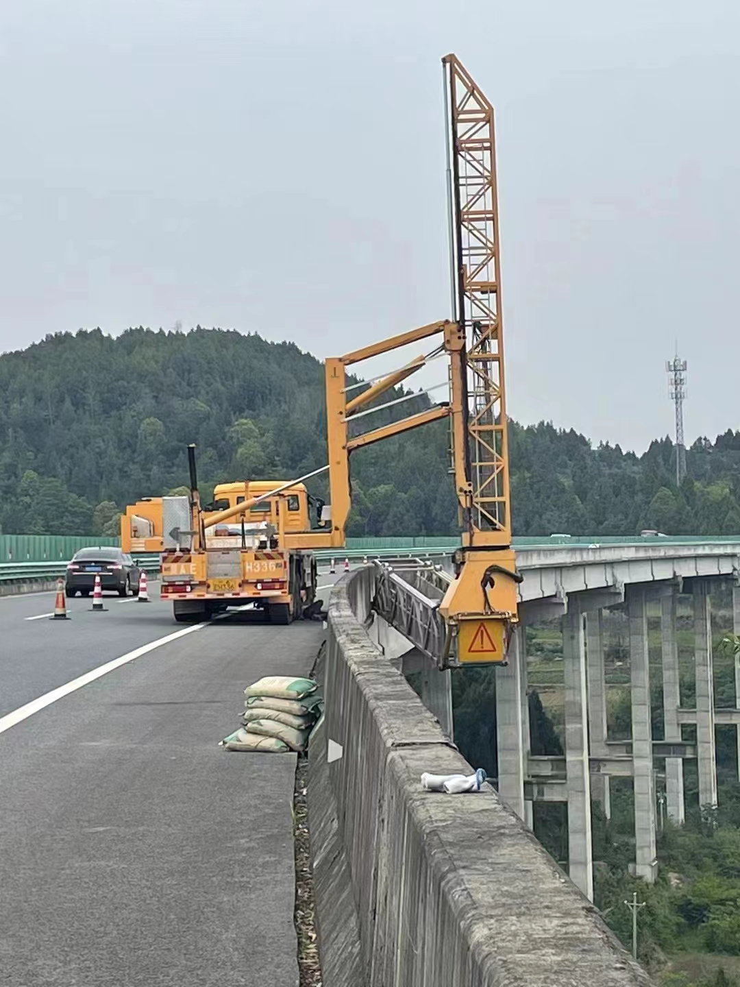 廣州吊籠車砍樹車吊車高空作業(yè)車出租祥順租賃用車13533552561