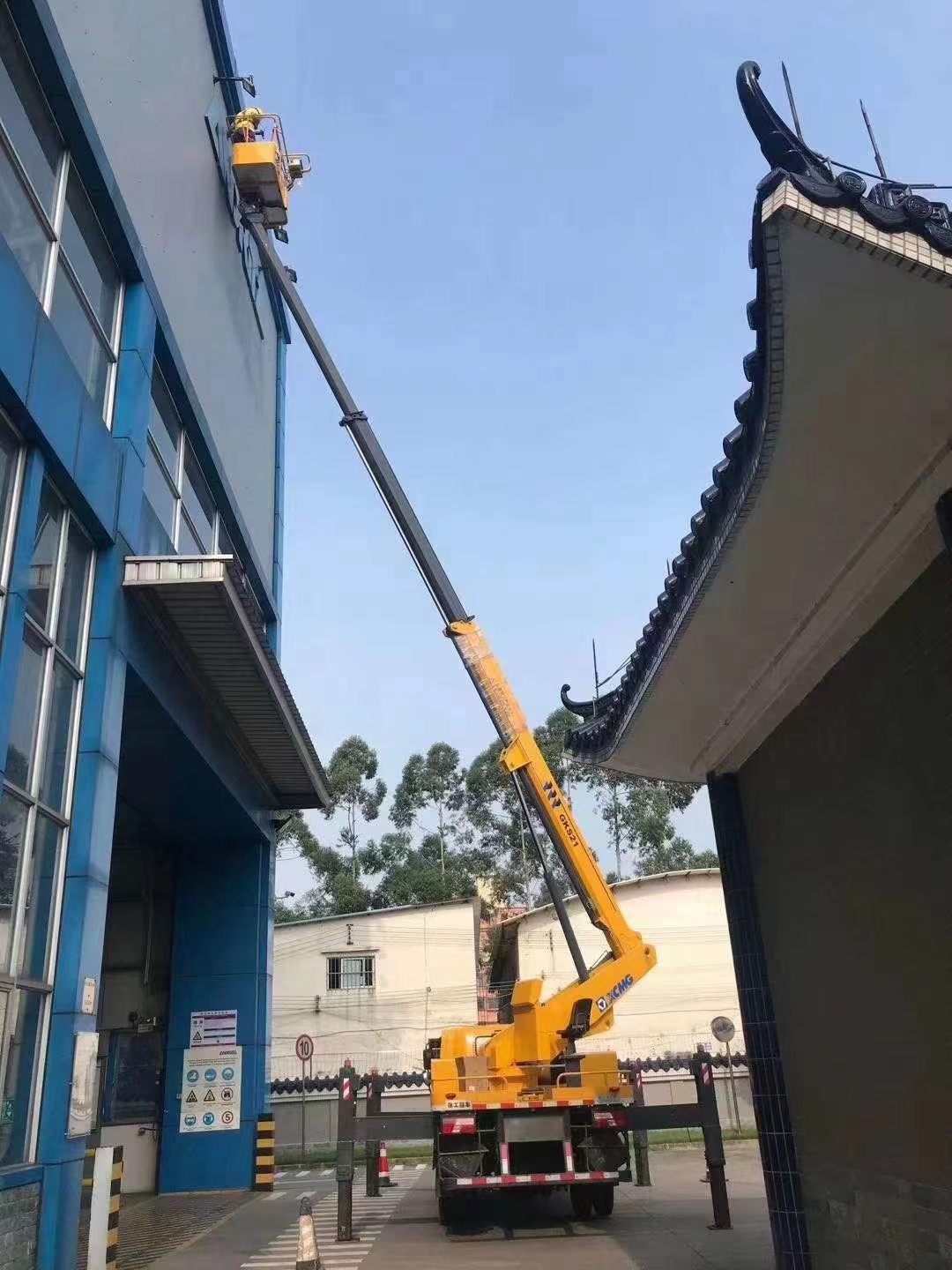 高空車出租外墻翻新園林綠化路燈安裝登高作業(yè)車租賃免押預(yù)約