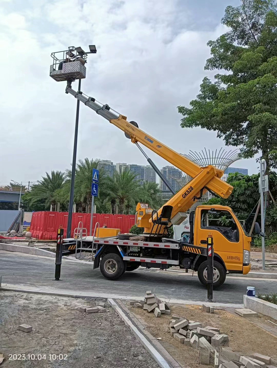 長期出租珠三角地區(qū)橋梁檢測車高空作業(yè)車斗臂車工程升降車租賃