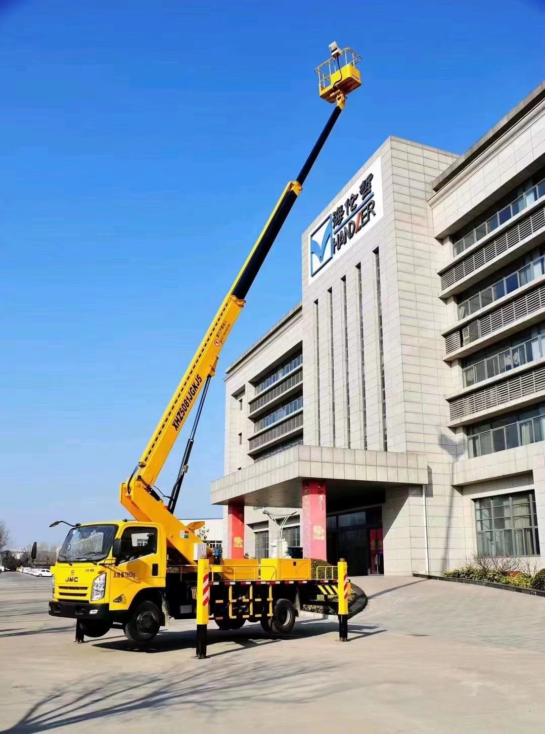 祥順機械提供各種型號登高設備天河高空車出租路燈車吊車租賃