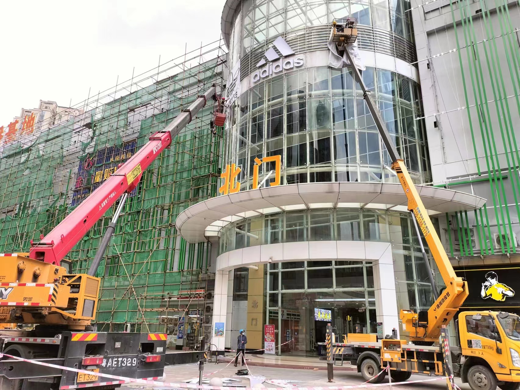 廣州本地路燈車出租高空作業(yè)車租賃鋼結(jié)構(gòu)搭建廠房維護靈活租用