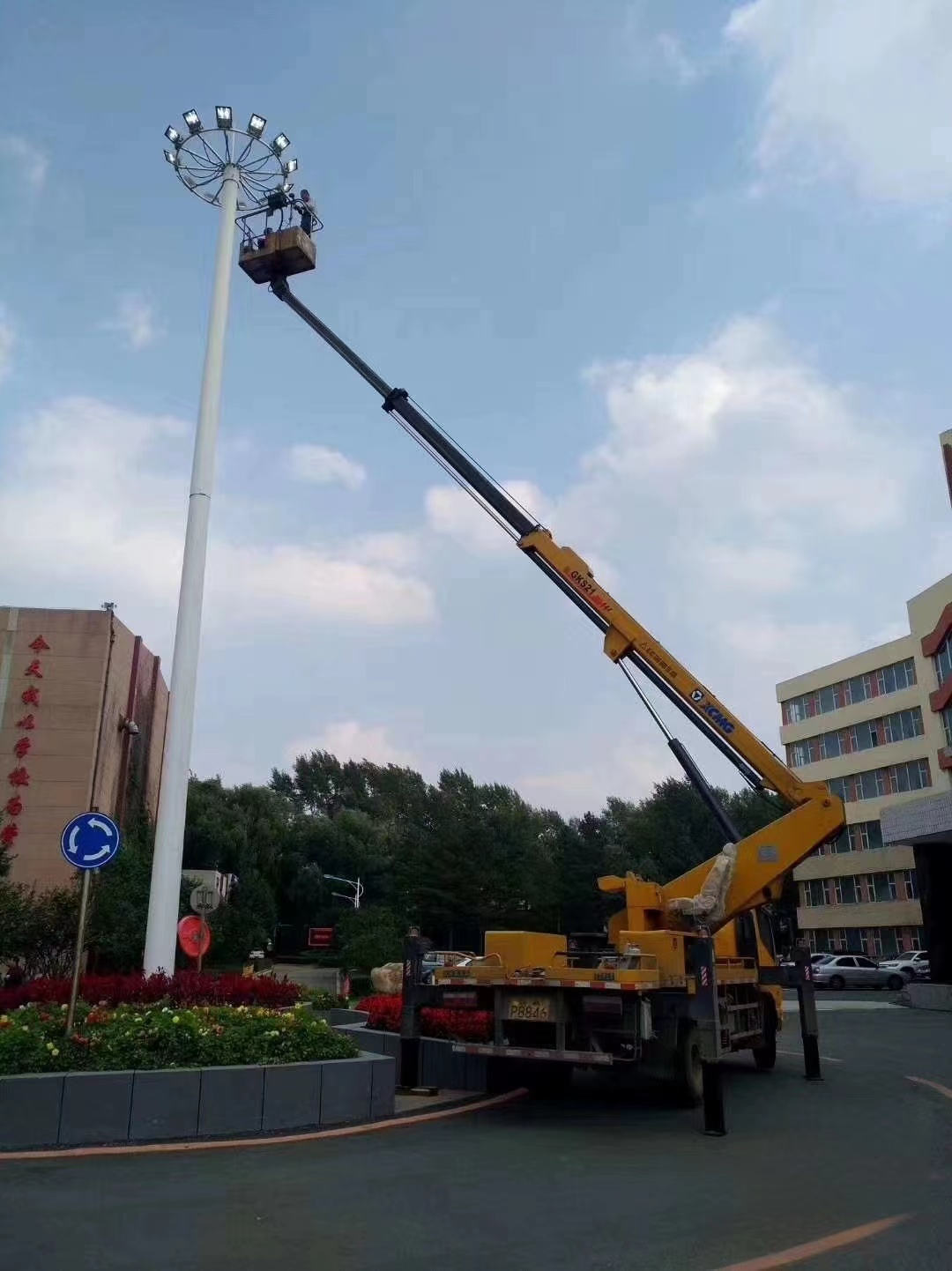 祥順舉人車出租園林綠化車樹(shù)木剪修車市政搶修高空作業(yè)車租賃