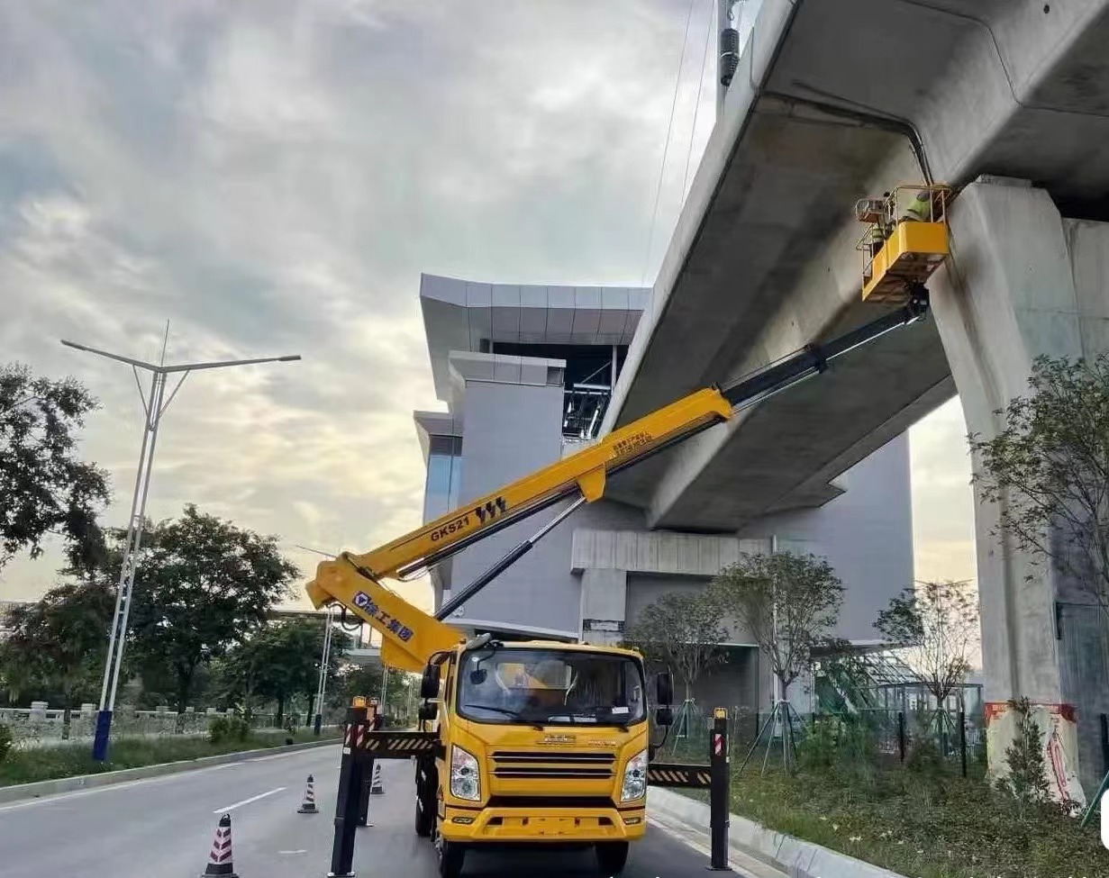 天河高空車出租廣告牌安裝用升降登高車租賃規(guī)格齊全租期靈活