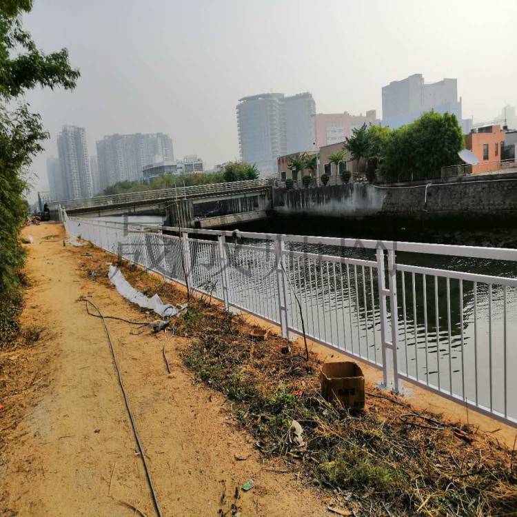 中山馬路車道市政護欄小區(qū)隔離柵欄道路交通欄桿圓鋼乙型護欄