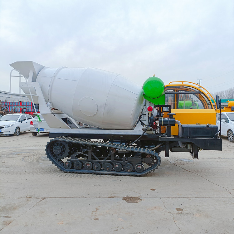 2方后驅(qū)式混凝土罐裝車履帶式水泥罐車自上料爬山虎自動化程度高