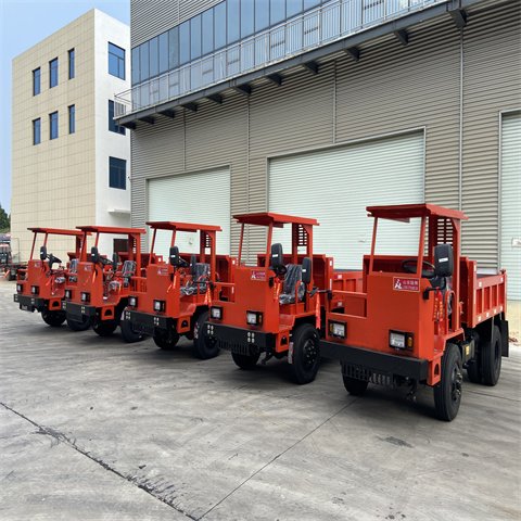 陸輝重工機(jī)械鉬礦10噸后驅(qū)工程車(chē)渣土運(yùn)輸車(chē)四不像UQ-5