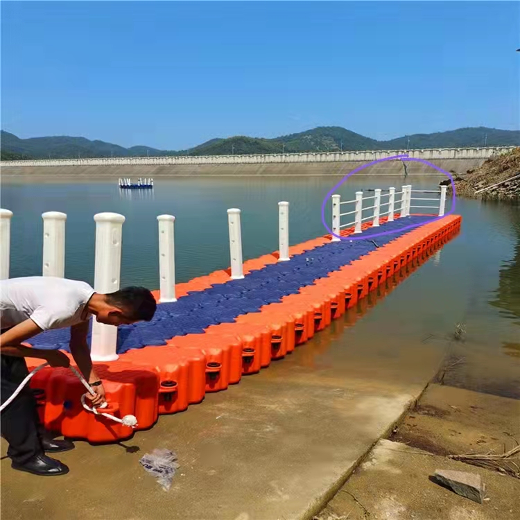 水上項目作業(yè)平臺組裝靈活配件齊全水上碼頭浮橋浮筒