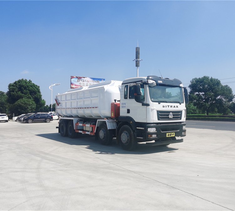 油田專用油泥運(yùn)輸車國(guó)六全密封式防腐蝕油泥自卸車