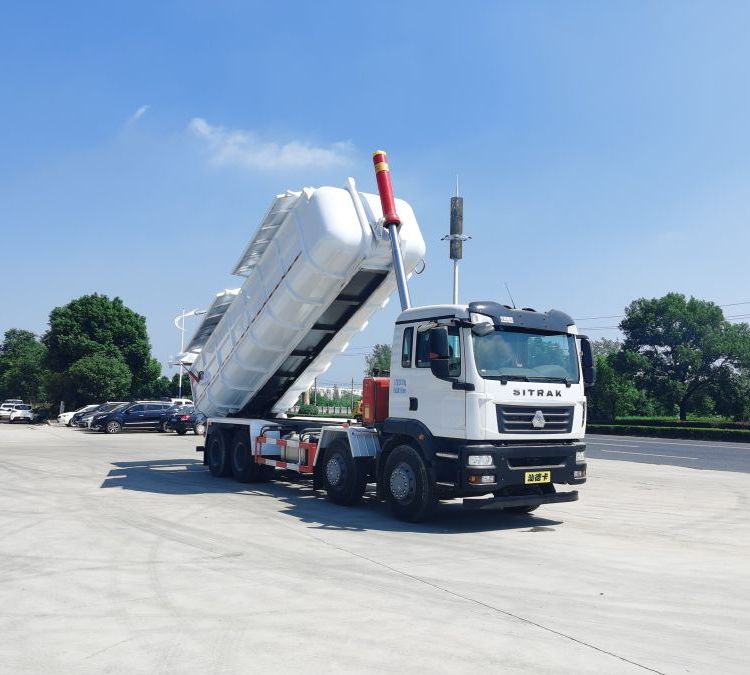 養(yǎng)殖廠糞污清運車國六密封式含水污泥運輸車