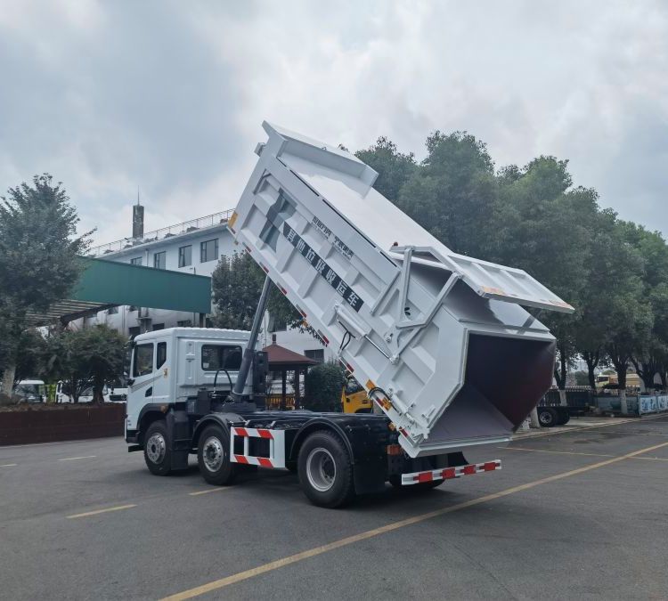 輕量化污泥清運(yùn)車國六東風(fēng)華神密封式污泥自卸車