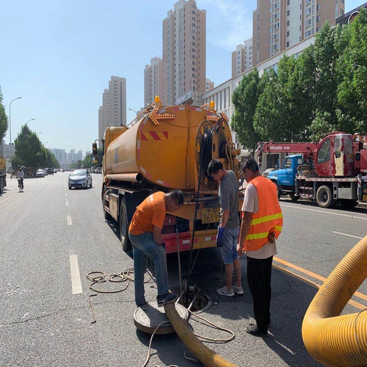 瑞皓市政污水雨水工業(yè)管道疏通東風(fēng)多利卡清洗車