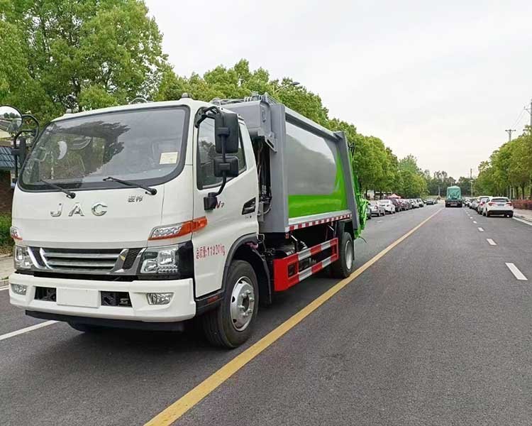 7立方壓縮垃圾車勾臂環(huán)衛(wèi)垃圾車18噸餐廚垃圾車?yán)嚬幢凼嚼嚃|風(fēng)天錦壓縮式垃圾車