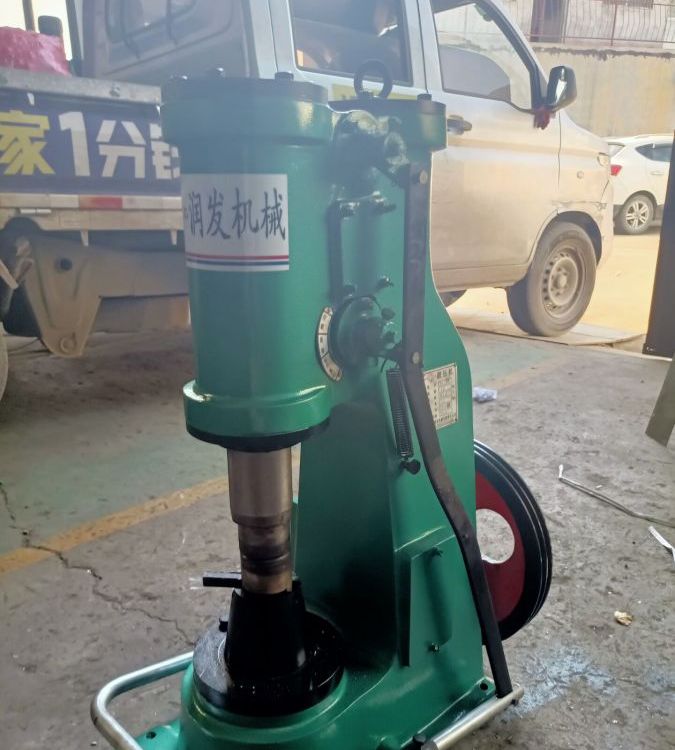 c41-16kg空氣錘單體式鍛打電動錘小型農(nóng)具機(jī)床