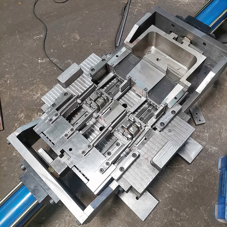 坤泰重力澆鑄模具鋁合金無沙眼無氣孔鑄造自行車車架模具廠家