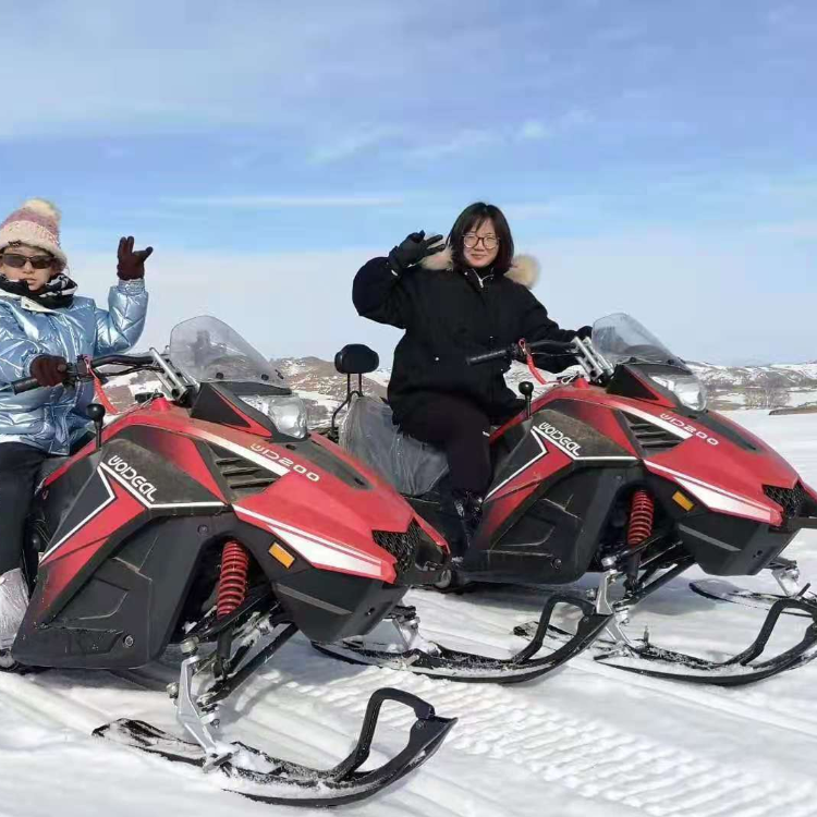 雪地摩托車金耀行駛平穩(wěn)滑雪設(shè)備滑雪場游樂設(shè)備履帶式