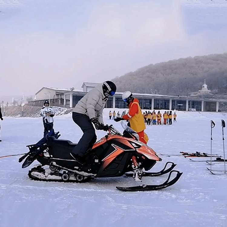 金耀大型戶外雪地摩托可搭配香蕉船現(xiàn)場救援雪場代步工具