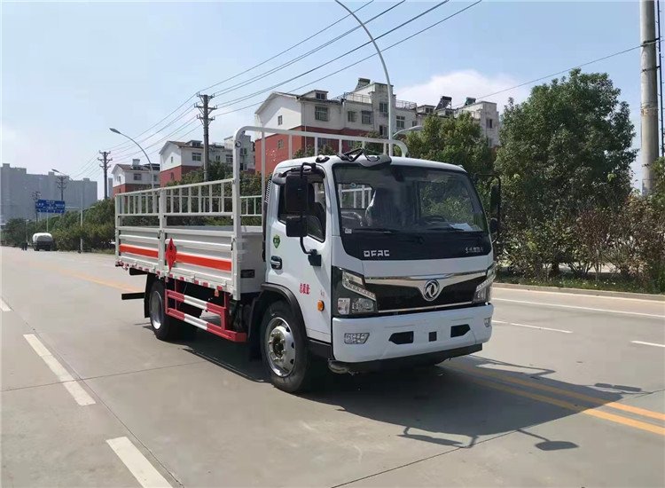 5噸液化氣瓶運(yùn)輸車，東風(fēng)4米2倉(cāng)欄式危貨車，不超重，全國(guó)可上牌