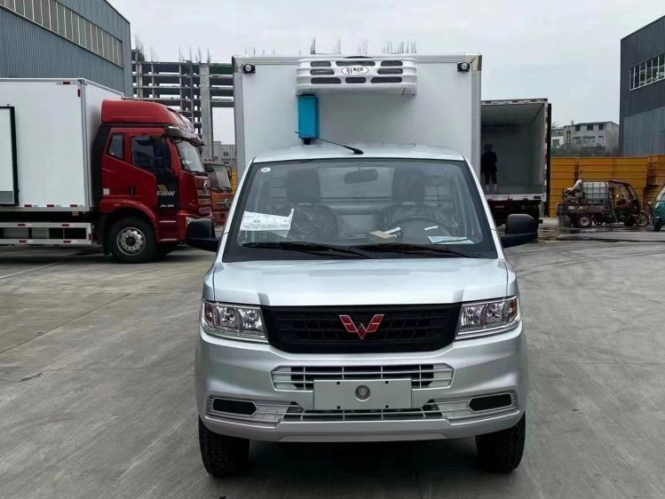 五菱小型廂式冷藏車2.0排量動力大拉貨多箱子保溫性能