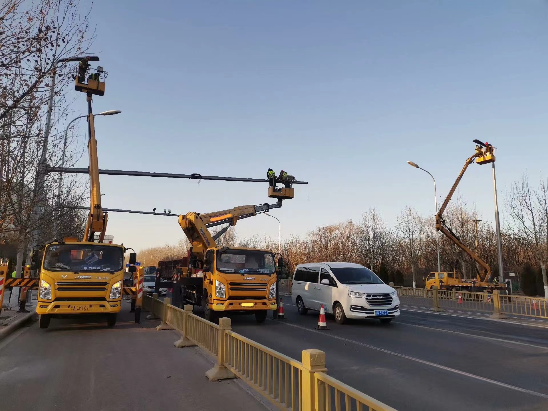 祥順機械車載式登高作業(yè)車出租路燈升降車租賃升降平穩(wěn)靈活移動