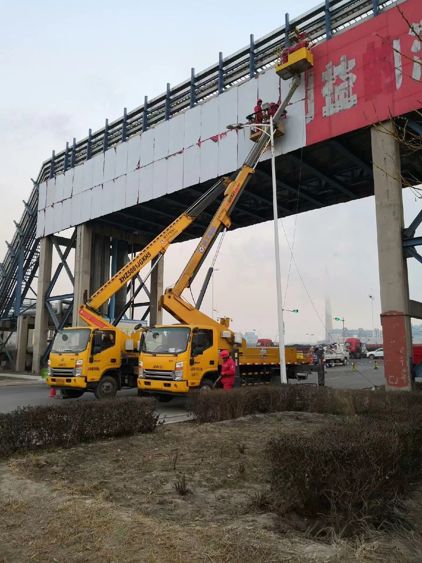 祥順番禺橋檢登高車石樓直臂式高空作業(yè)平臺出租外墻刷漆翻新