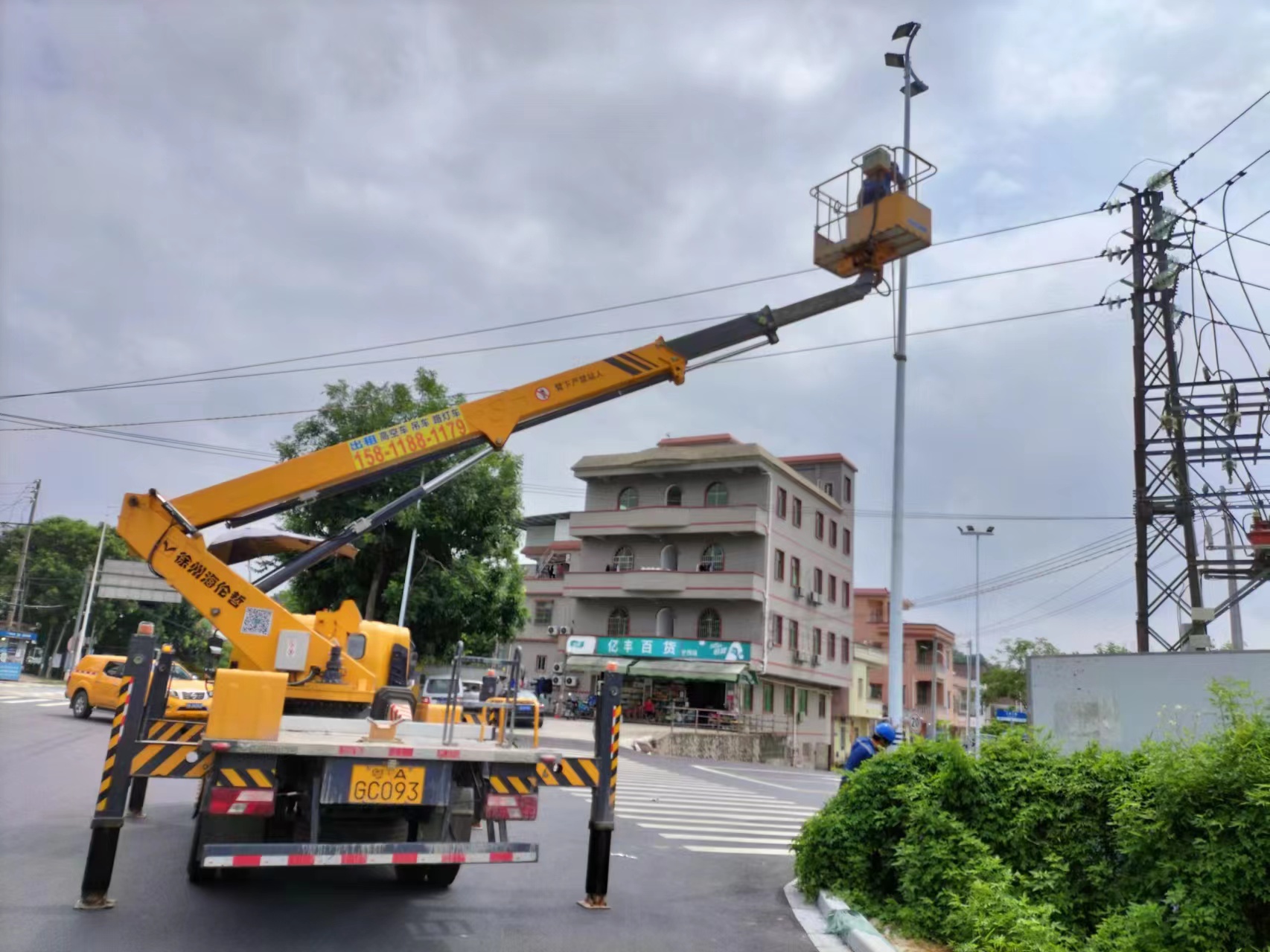 祥順全佛山高空車登高車升降車曲臂車出租360度旋轉(zhuǎn)車身小操作快